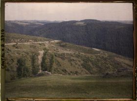 Image représentant Vue de la rive droite sur la rive gauche de la Truyère