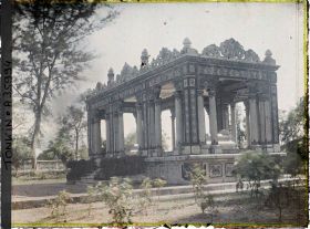 Image représentant Le monument funéraire d'un grand mandarin