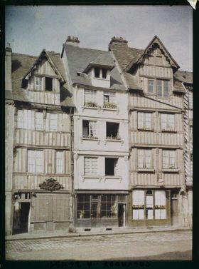 Image représentant Vieilles maisons place Victor Hugo