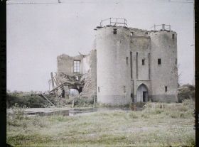 Image représentant France, Pont les Brie, Façade du Château