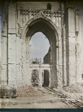 Image représentant Belgique, Ypres, Portail Sud de St Martin