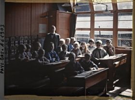 Image représentant Une classe de l'école protestante