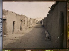 Image représentant Rue d'un village soudanais près de la ville