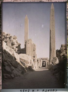 Image représentant Obélisques aux portes du temple de Khonsou