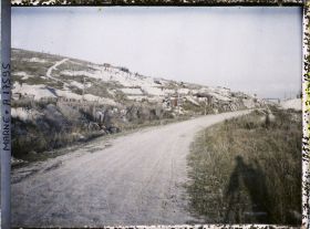 Image représentant France, Massiges, La Main de Massiges s/ la route