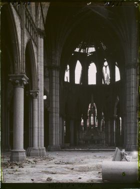 Image représentant France, Armentières, La nef et le Clocher de l'Eglise St Waast