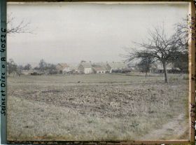 Image représentant France, Les Clayes, Les champs près du Village