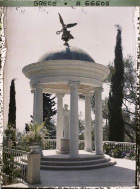 Image représentant L'Achilleion - Dans le parc, kiosque de l'impératrice Elisabeth