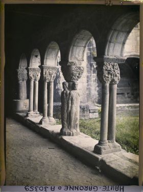 Image représentant France, St-Bertrand-de-Comminges, Cloître de la Cathédrale, Chapiteaux et Colonnes (Partie Ouest)