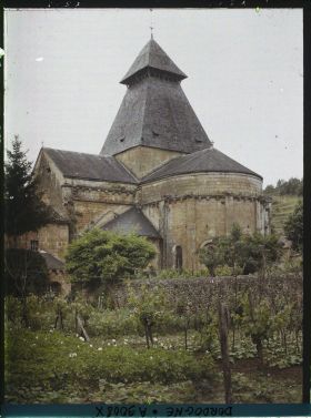 Image représentant France, Cadouin, Le cloître le clocher intérieur de l'abbaye