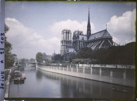 Image représentant La cathédrale de Notre-Dame vue du pont de l'Archevêché