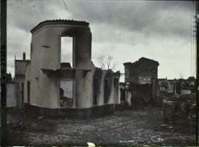 Image représentant Turquie, Magnesie, Coin de rue dans le Centre