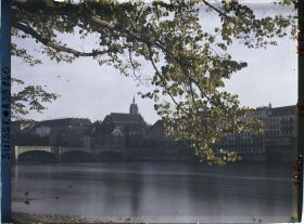 Image représentant Le pont du Milieu et l'église Saint-Martin depuis l'Unterer Rheinweg