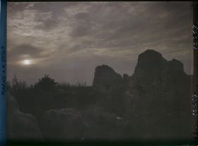 Image représentant France, Nauroy, Les ruines au Coucher du Soleil
