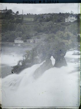Image représentant Les chutes du Rhin vues du château de Laufen