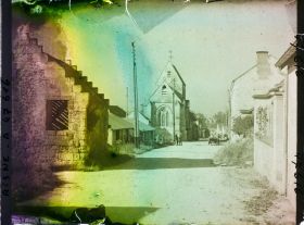 Image représentant France, Pommiers, Rue centrale vers l'Eglise