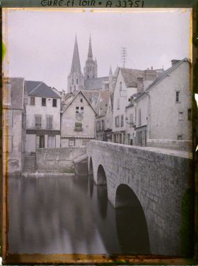 Image représentant Le pont Bouju, au second plan la cathédrale depuis la rue de la Foulerie