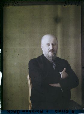 Image représentant Le rabbin  https://musee-albert-kahn.s-museum.fr/home/NWQ2OTAwYzNmYjZlZTk1ZWQwODJmMjY4L2dlbmVyaWMtbm90aWNlLXRhYi9hdXRob3JpdHkvNjE3YTc5ZjVjZjhiODk2OGIzMzM3ZDIx/5d6900c3fb6ee95ed082f268/generic-notice-tab/authority/617a79ebcf8b8968b33367cf Abraham Back