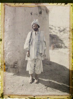 Image représentant Un habitant de Mukur (ville à une centaine de kilomètres au sud-ouest de Ghazni) en déplacement