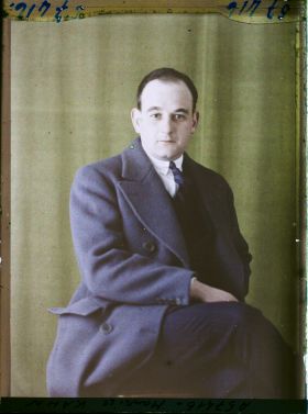 Image représentant https://musee-albert-kahn.s-museum.fr/home/NWQ2OTAwYzNmYjZlZTk1ZWQwODJmMjY4L2dlbmVyaWMtbm90aWNlLXRhYi9hdXRob3JpdHkvNjE3YTc5ZjVjZjhiODk2OGIzMzM3ZDIx/5d6900c3fb6ee95ed082f268/generic-notice-tab/authority/617a79ebcf8b8968b3336fe8 Monsieur Maurice Kahn