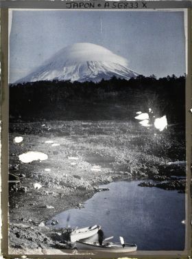 Image représentant Le Mont Fuji (Fuji-san) vu de la pointe sud du lac Shôji (Shôji-ko)