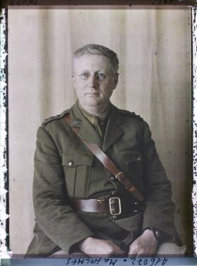 Image représentant Monsieur  https://musee-albert-kahn.s-museum.fr/home/NWQ2OTAwYzNmYjZlZTk1ZWQwODJmMjY4L2dlbmVyaWMtbm90aWNlLXRhYi9hdXRob3JpdHkvNjE3YTc5ZjVjZjhiODk2OGIzMzM3ZDIx/5d6900c3fb6ee95ed082f268/generic-notice-tab/authority/617a79ebcf8b8968b3336f10 Holmes