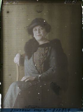 Image représentant https://musee-albert-kahn.s-museum.fr/home/NWQ2OTAwYzNmYjZlZTk1ZWQwODJmMjY4L2dlbmVyaWMtbm90aWNlLXRhYi9hdXRob3JpdHkvNjE3YTc5ZjVjZjhiODk2OGIzMzM3ZDIx/5d6900c3fb6ee95ed082f268/generic-notice-tab/authority/617a79ebcf8b8968b333741c Madame Yvonne Morancé