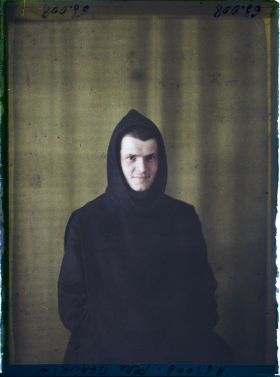 Image représentant https://musee-albert-kahn.s-museum.fr/home/NWQ2OTAwYzNmYjZlZTk1ZWQwODJmMjY4L2dlbmVyaWMtbm90aWNlLXRhYi9hdXRob3JpdHkvNjE3YTc5ZjVjZjhiODk2OGIzMzM3ZDIx/5d6900c3fb6ee95ed082f268/generic-notice-tab/authority/617a79ebcf8b8968b333680c Le Père Beaurin