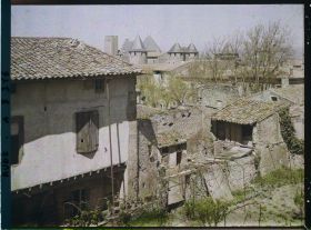 Image représentant Vieilles maisons avec le chateau dans le fond