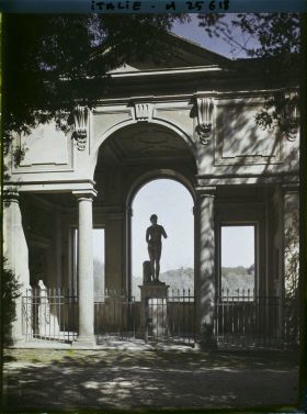 Image représentant Portique dans le jardin de la Villa Médicis