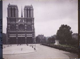 Image représentant Les funérailles de monseigneur Amette à la cathédrale de Notre-Dame