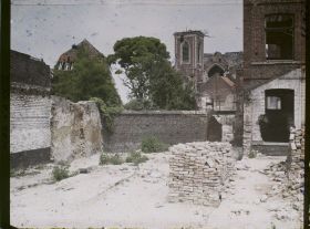 Image représentant France, Armentières, Coin de ruines vers l'Eglise St Waast