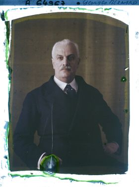 Image représentant Monsieur  https://musee-albert-kahn.s-museum.fr/home/NWQ2OTAwYzNmYjZlZTk1ZWQwODJmMjY4L2dlbmVyaWMtbm90aWNlLXRhYi9hdXRob3JpdHkvNjE3YTc5ZjVjZjhiODk2OGIzMzM3ZDIx/5d6900c3fb6ee95ed082f268/generic-notice-tab/authority/617a79ebcf8b8968b3336892 Georges Bernard