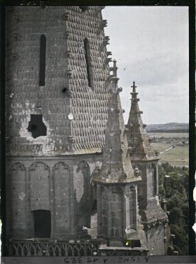 Image représentant Trou de marmite dans la tour sud de l'ancienne abbaye Saint-Jean-des-Vignes