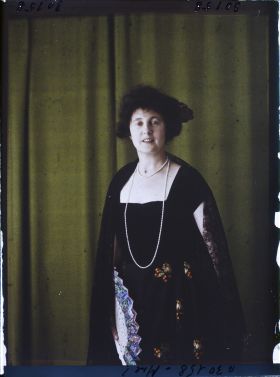 Image représentant https://musee-albert-kahn.s-museum.fr/home/NWQ2OTAwYzNmYjZlZTk1ZWQwODJmMjY4L2dlbmVyaWMtbm90aWNlLXRhYi9hdXRob3JpdHkvNjE3YTc5ZjVjZjhiODk2OGIzMzM3ZDIx/5d6900c3fb6ee95ed082f268/generic-notice-tab/authority/617a79ebcf8b8968b3337b9d Lady Swaythling