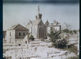 Image représentant France, Vailly, L'Eglise vue à travers les ruines
