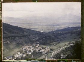 Image représentant France, Monnetier (Hte Savoie), Panorama s/ Monnetier et la Vallée de l'Arve au fond les Voirons à g. et le Môle a dr. entre les Voirons et le Môle, Vallée de Chamonix.
