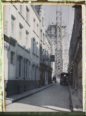 Image représentant France, Arras, Rue de la Housse et St J. B. en reconstruction
