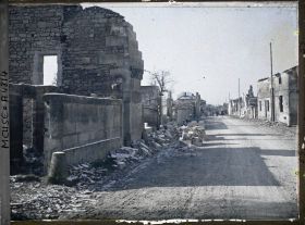 Image représentant Ruines le long de la route principale