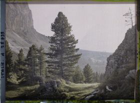 Image représentant Le col du Grödner (Grödner Joch ou passo Gardena) au pied de la chaine de la Sella (Groupo di Sella ou Sellagruppe)