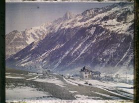Image représentant Pecles, Vallée de Chamonix, Village des Pecles vu vers l'Aiguille du Dru