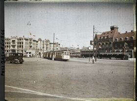 Image représentant La Grande place avec le Palace à l'arrière-plan