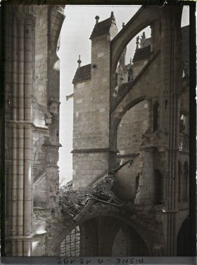 Image représentant Brèche du mur nord de la cathédrale depuis l'intérieur