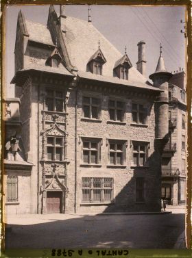 Image représentant La maison consulaire, vue prise rue de la Coste