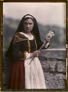 Image représentant France, Lourdes, Melle Jane Théas au Château Fort, née à Laruns (Basses-Pyrénées)