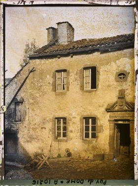 Image représentant France, Types de Maisons de Ste Anastasie à 1200m d'altitude, Construites pour résister aux vents d'ouest