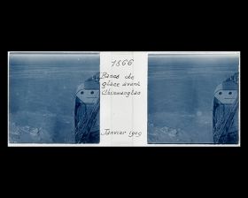 Image représentant La proue du vapeur allemand Staatssekretär Kraëtke pris dans la banquise,