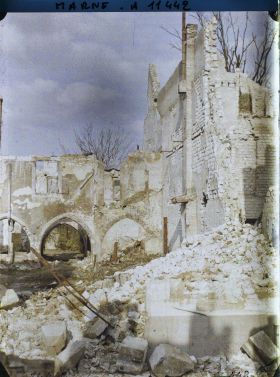 Image représentant Restes du cloître des Cordeliers après les bombardements