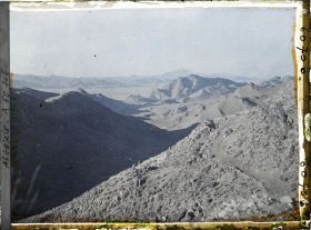 Image représentant Chaînes de montagnes avec à droite, la piste