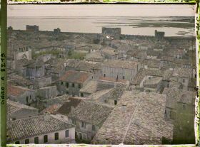 Image représentant La face nord des remparts avec tous les étangs dans le lointain